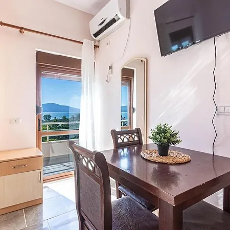 Radhima Res 19 - Apt, Sea View, Kitchen Appartement *