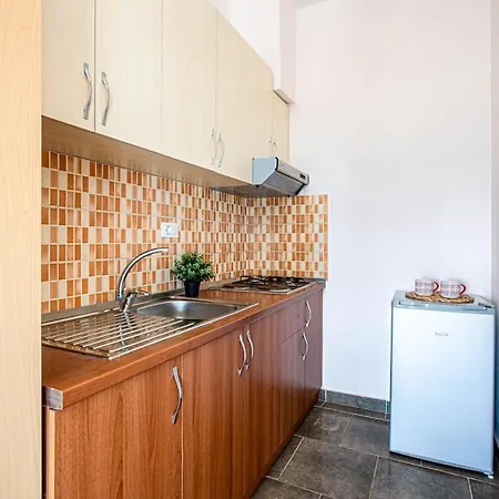 Radhima Res 19 - Apt, Sea View, Kitchen * Vlorë